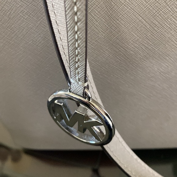 Michael Kors large leather tote.  Mint condition.  Pearl gray - Picture 8 of 12